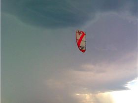 Do kite lines conduct?