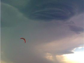 Do kite lines conduct?