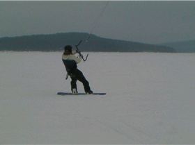 Snowkiting in 7 knots