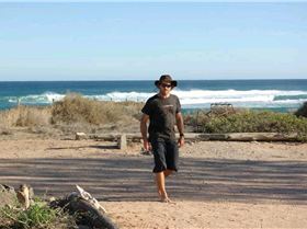 Bent Radman on his right leg