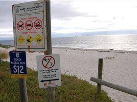 Phone Box Cottesloe (2)