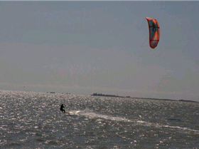 Kitesurfing Lake Albert