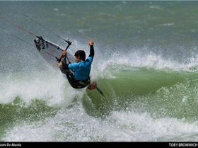 Keahi De Aboitiz wins PKRA Mexico Wave Event