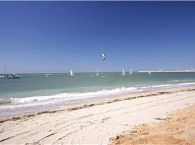 Kitesurfing