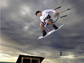 at least someone can hit the kicker with style