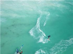 Kitesurfing in West Oz