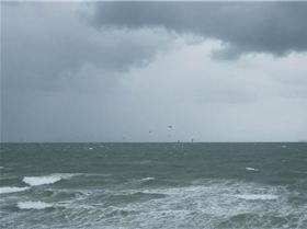 Kite racing at Hampton in 30+ knots
