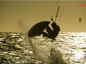 Kitesurfing Windsurfing 07-17.02