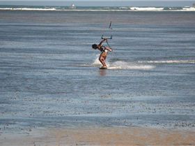 Kitesurfing