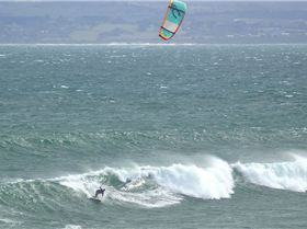 Kitesurfing