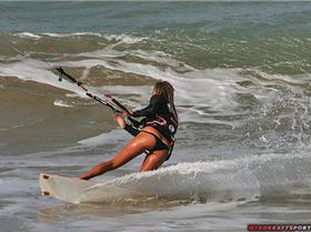 sexy-kitesurf-girl-10
