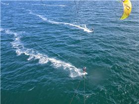 Kitesurfing Across The Bay 2015