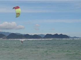 Kitesurfing