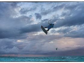 Kitesurfing