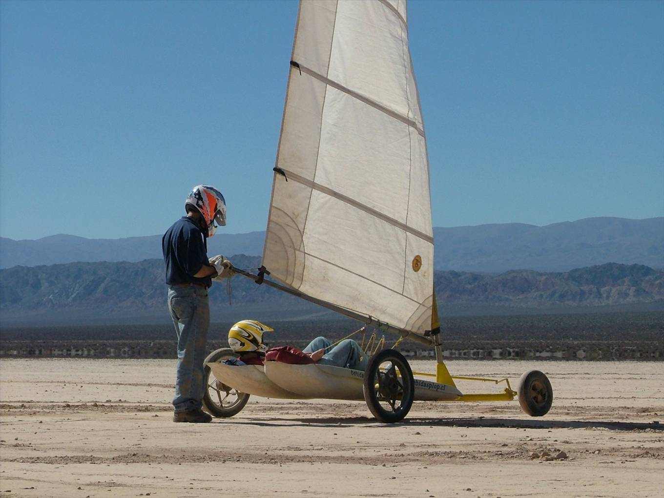 Landsailing, pampa del leoncito, argentina 
