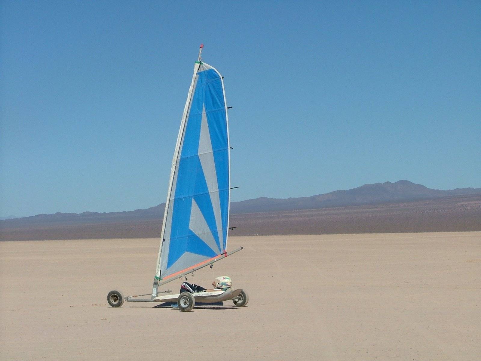 Landsailing, pampa del leoncito, argentina 