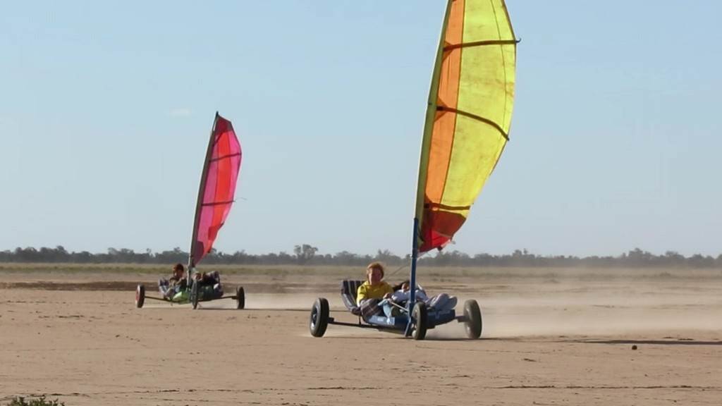 The kids tandems racing