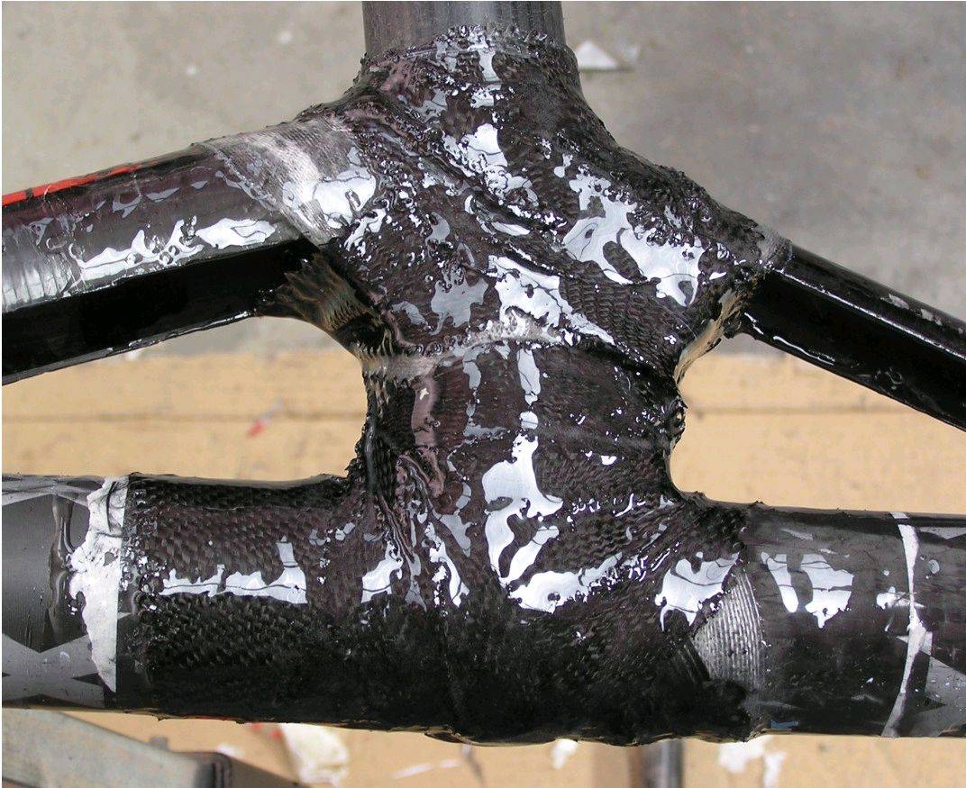 010.11.03 Schrodingers. Mast Step Glassing.04