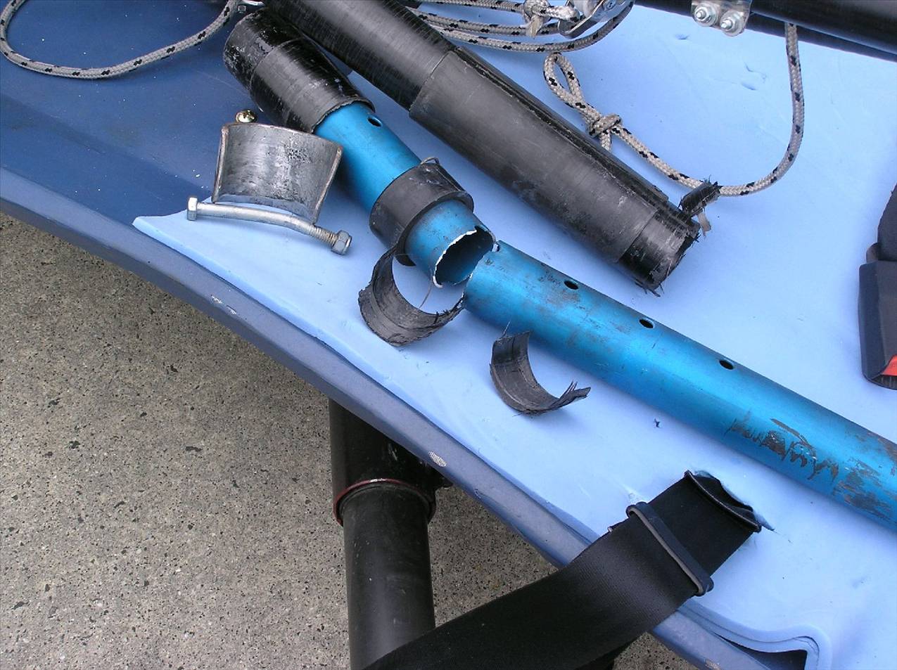 010.11.03  TheRazorBrokenMast 001