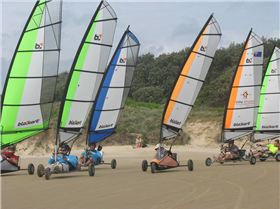 Sunday practice, 16 karts, very little room