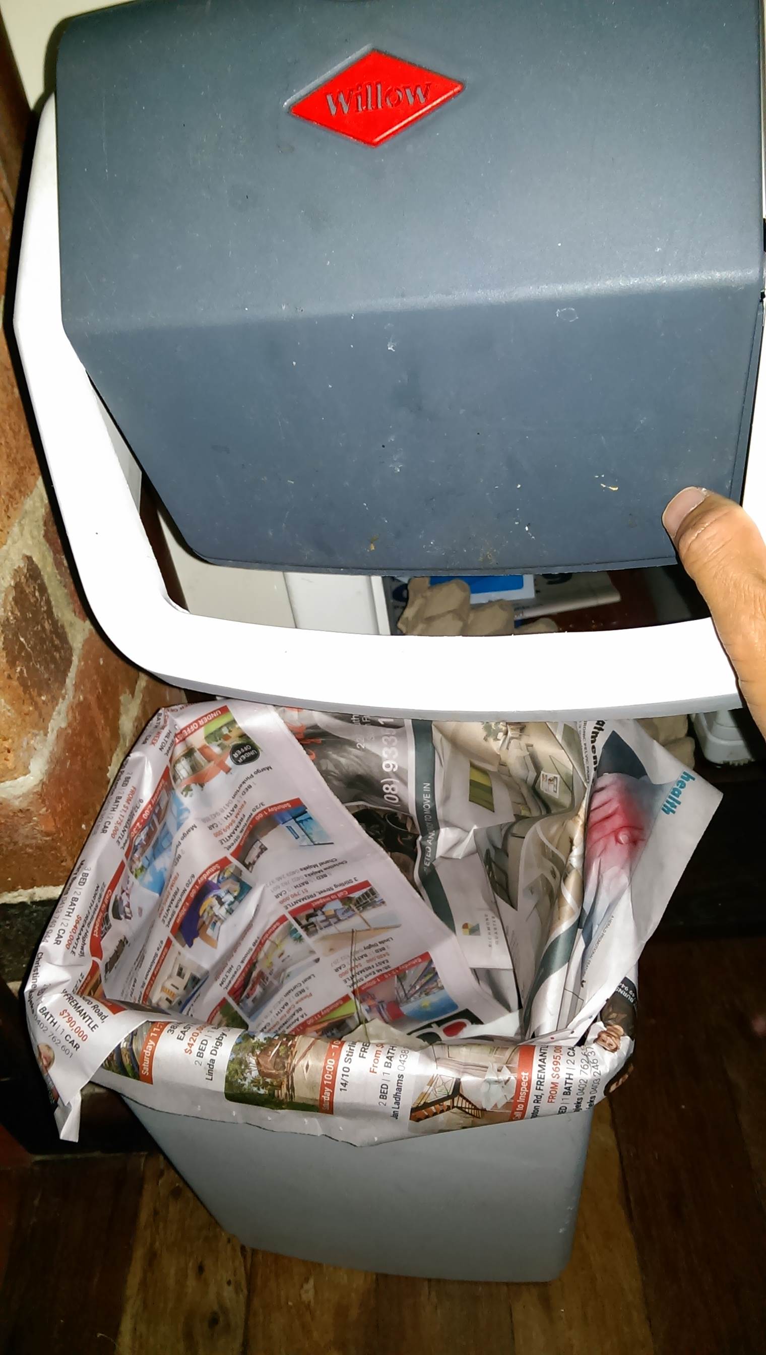 Newspaper bin liner