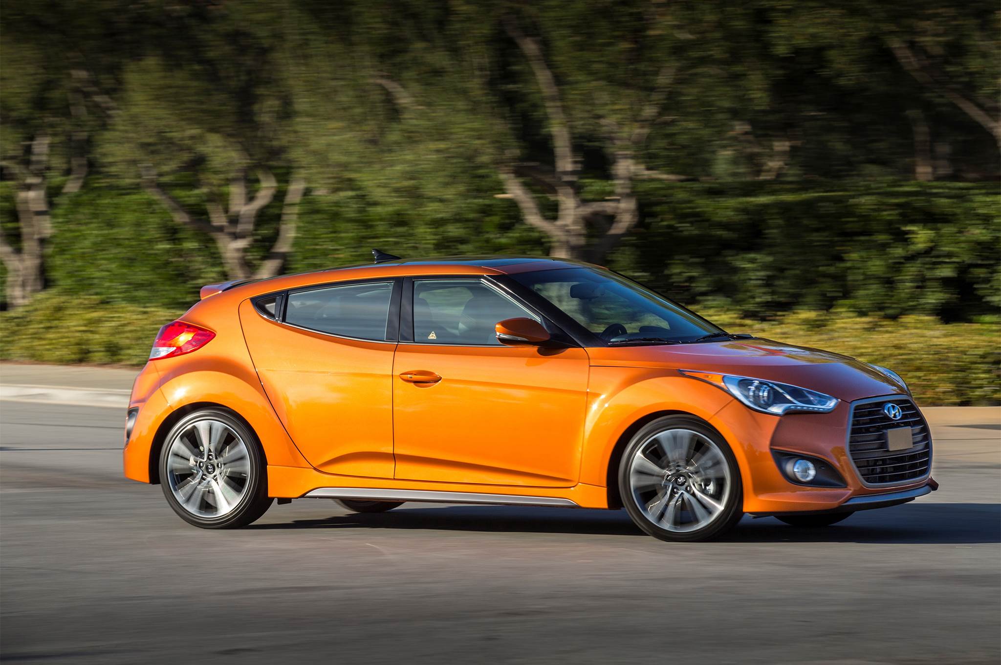 2017-Hyundai-Veloster-Turbo-front-three-quarter-in-motion-07