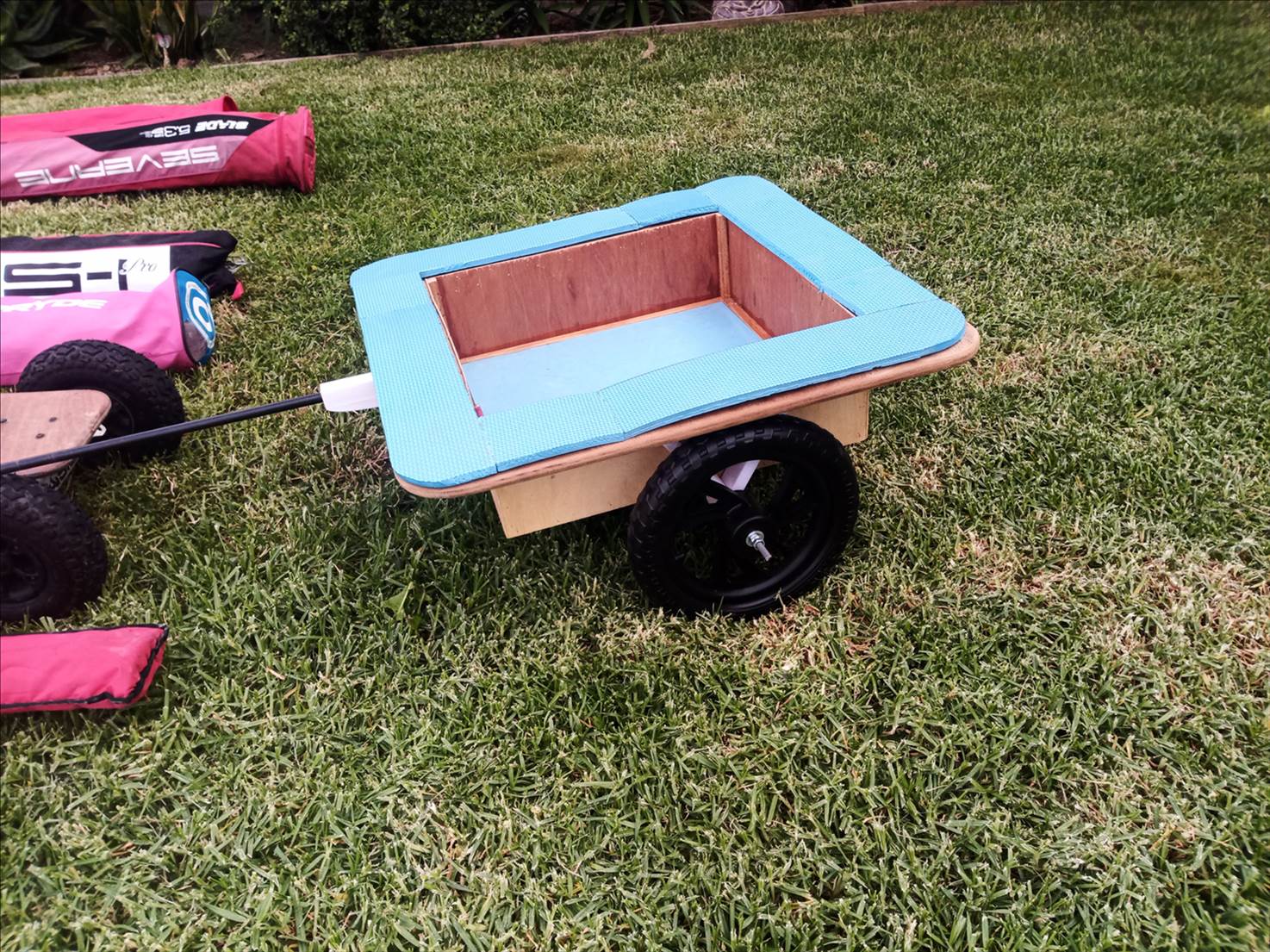 Drop box beach trolley