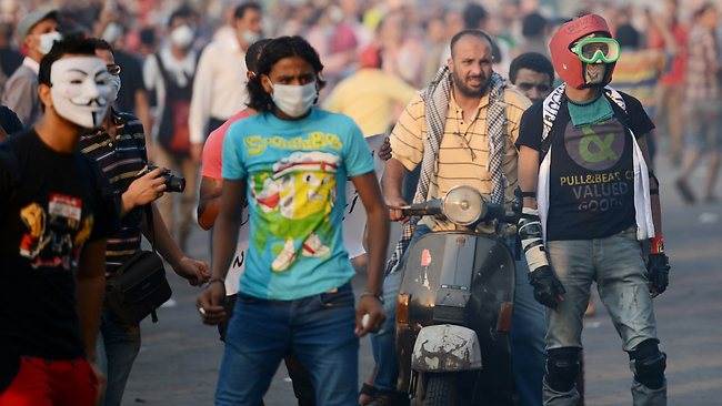 861425-embassy-protest-cairo[1]