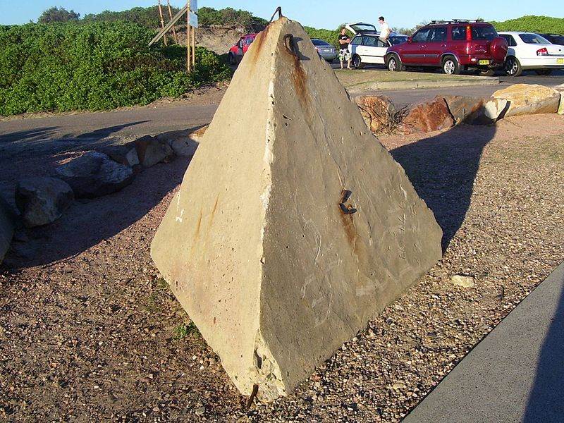800px-Tank traps at Anna Bay 001[1]
