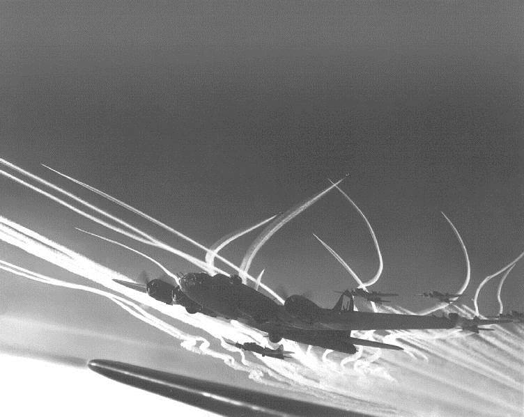 752px-II World War contrails