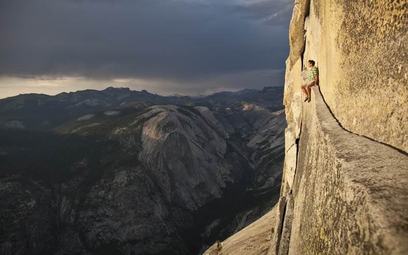 Man-on-a-Ledge-Alex-Honnold-free-soloing