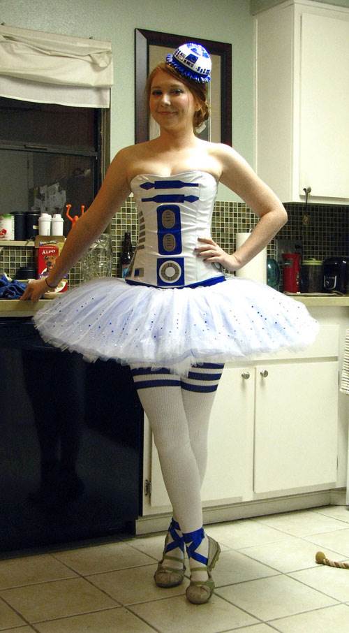 funny-R2D2-costume-girl