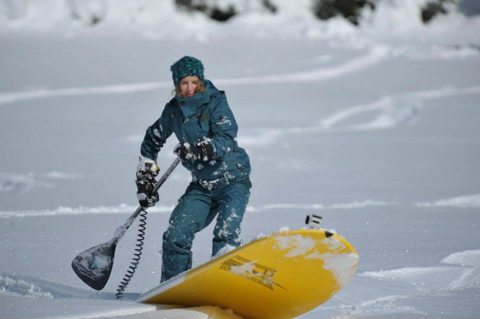 Stand-Up-Paddling-in-the-snow