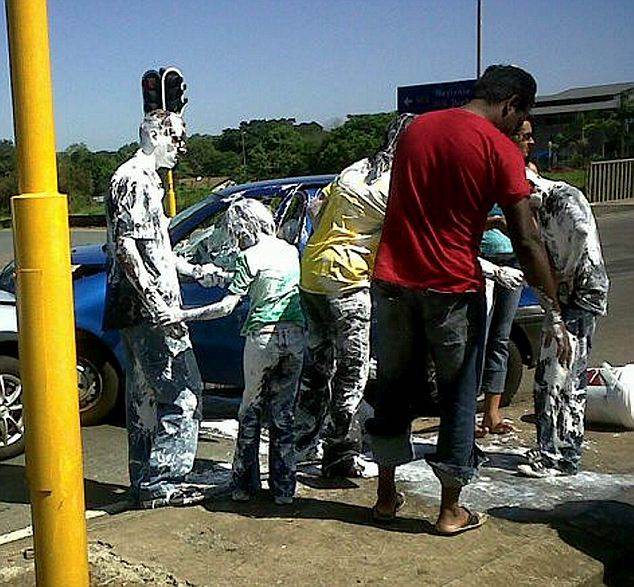 article-1336779-0C65DA85000005DC-918 634x587