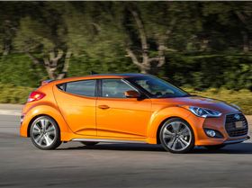 2017-Hyundai-Veloster-Turbo-front-three-quarter-in-motion-07
