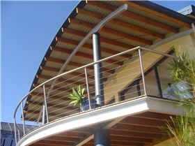 kitebad house and dog