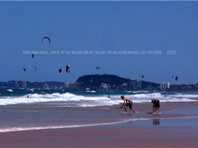 Gold Coast Downwinder Surfers to Burleigh