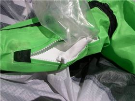 Naish Strut zipper before (600 x 450)