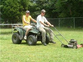 redneck-riding-lawn-mower