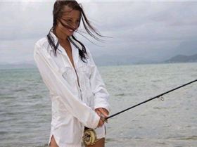 sexy-women-fishing-12