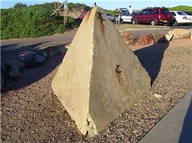 800px-Tank traps at Anna Bay 001[1]