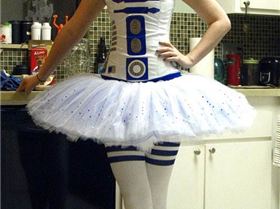 funny-R2D2-costume-girl