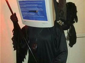 funny-costume-blue-screen-computer-head