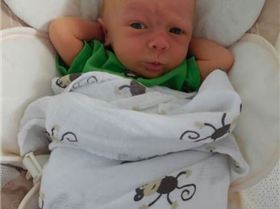 funny-baby-face-pose