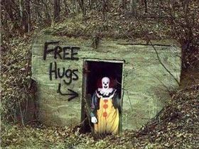 funny-It-clown-abandoned-house-free-hugs