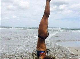 beach-handstand-water-fail