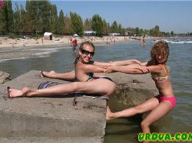 massive stretching girl