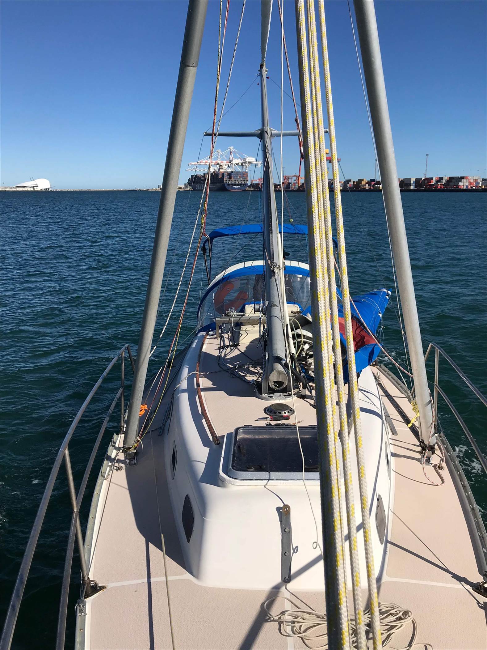 A frame mast lowering