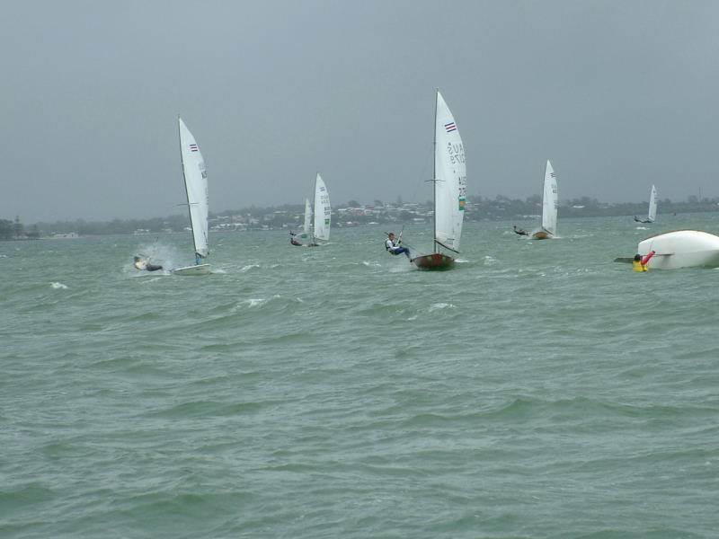 Contender single sailor trapeze racing