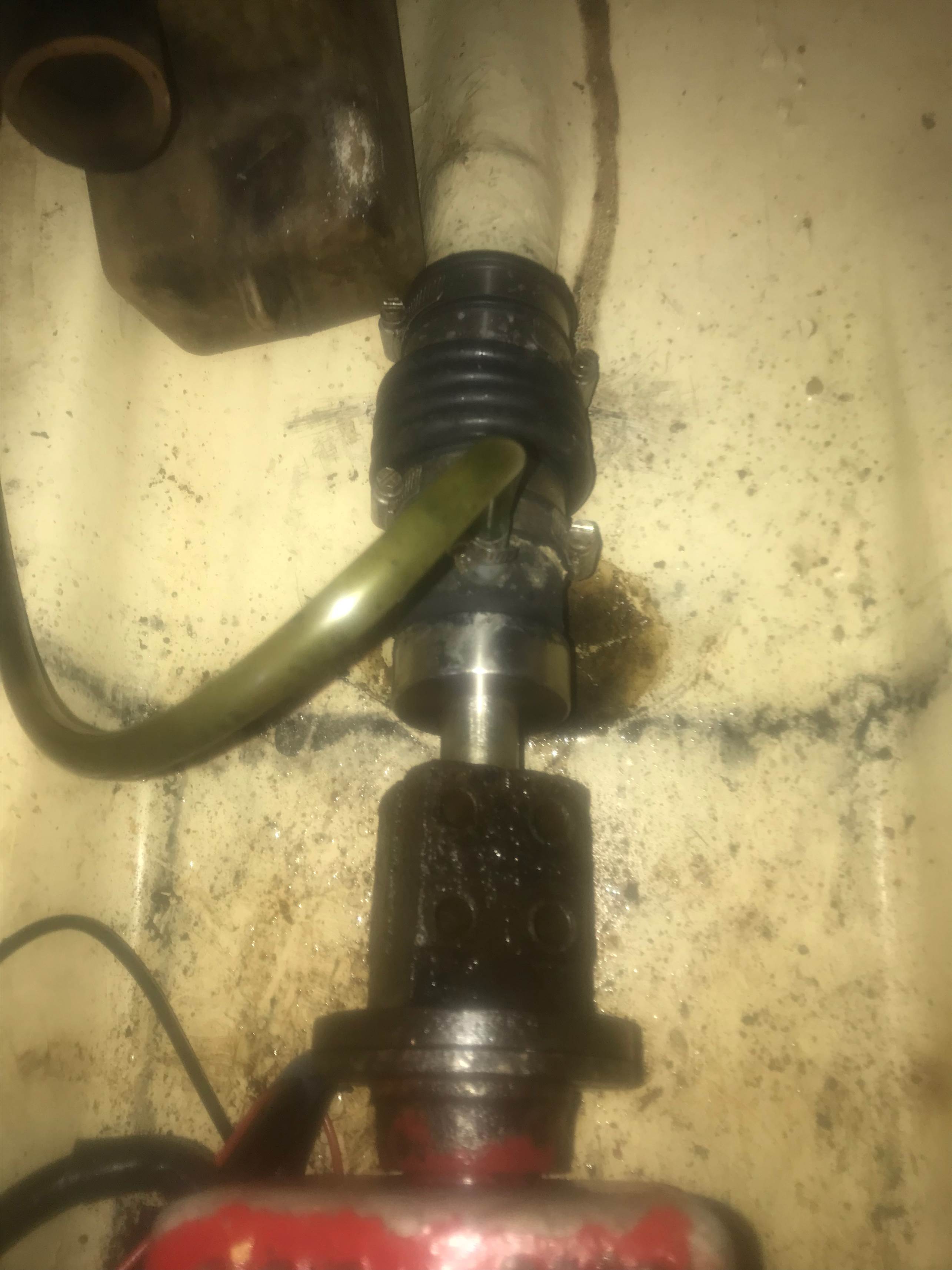 Flange coupling between seal and gear box